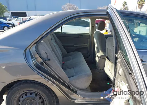 2004 Toyota Camry Le from USA, damaged, VIN 4T1BE32K24U829611